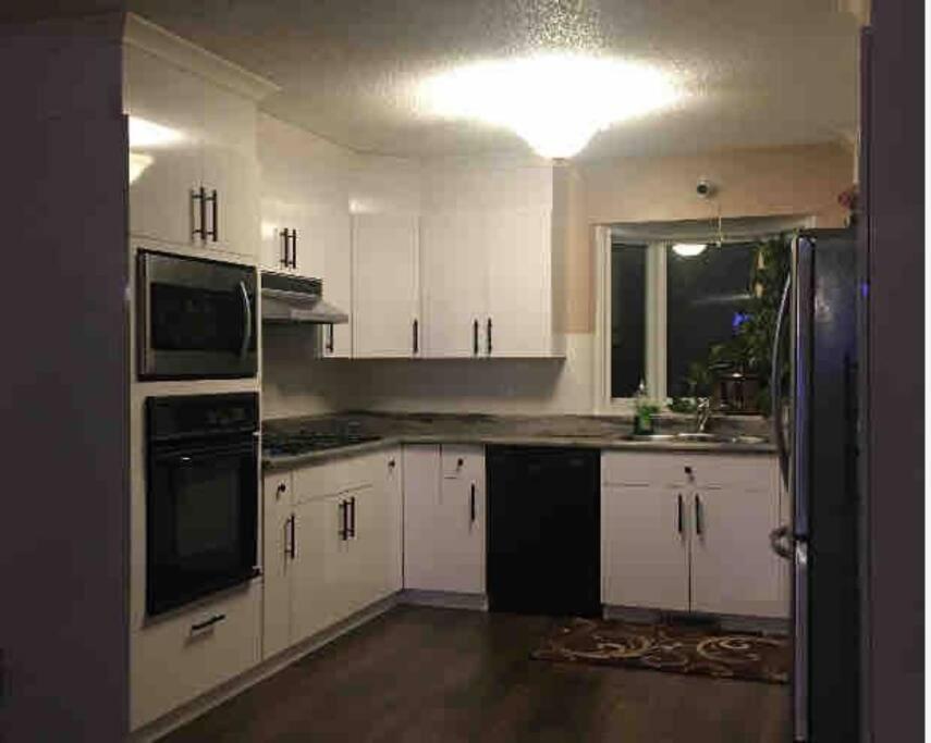 Renovated 4 Bedrooms 20 Sleeps Shopping Mall Edmonton Exteriér fotografie